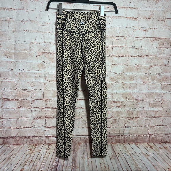 Nwt Muscle nation leopard cross cross woast legginsg size small - Picture 4 of 5